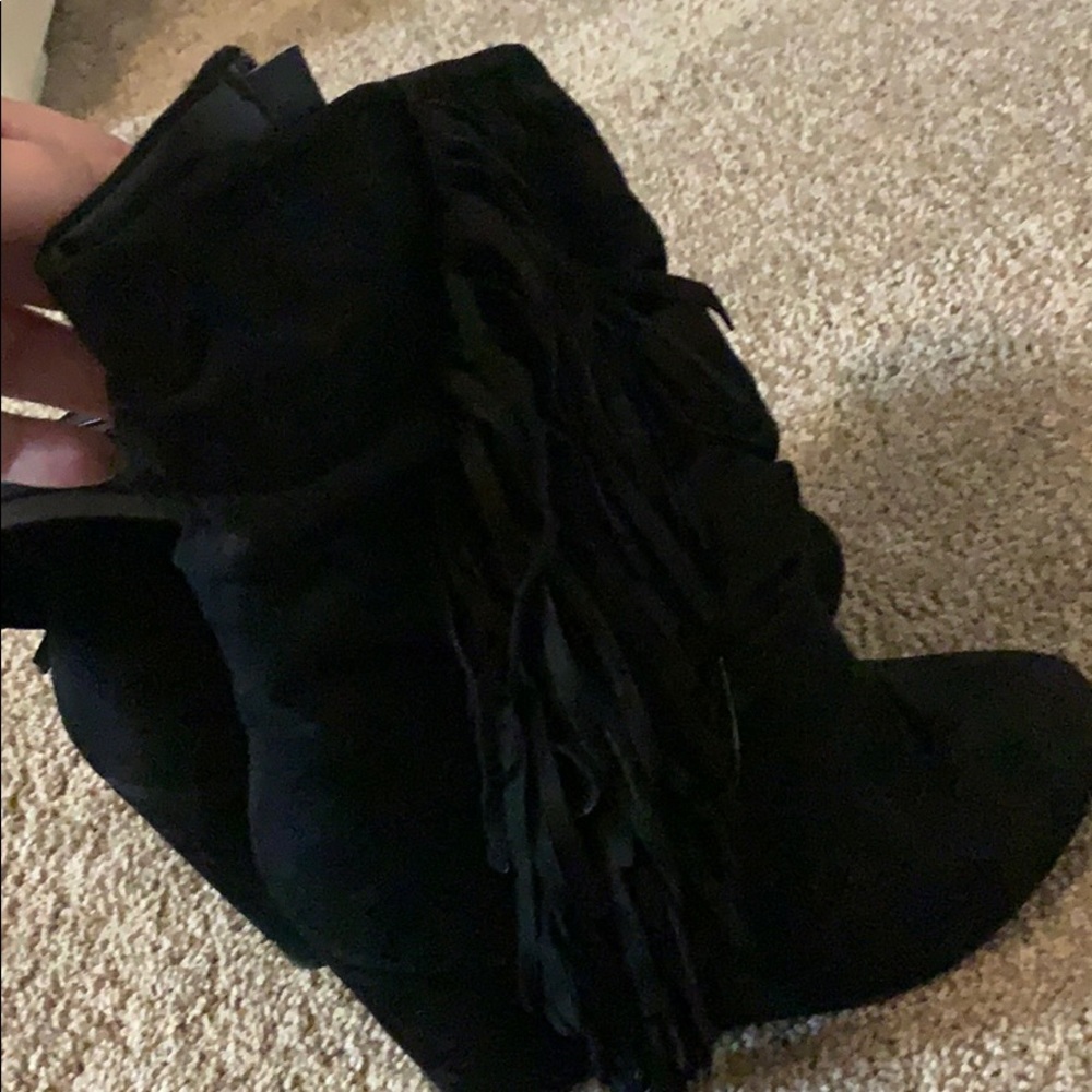 Black fringe boots